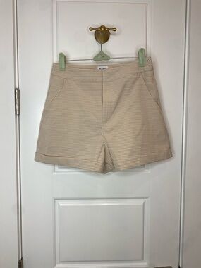 Classic High-Rise Womens Shorts in Beige Check